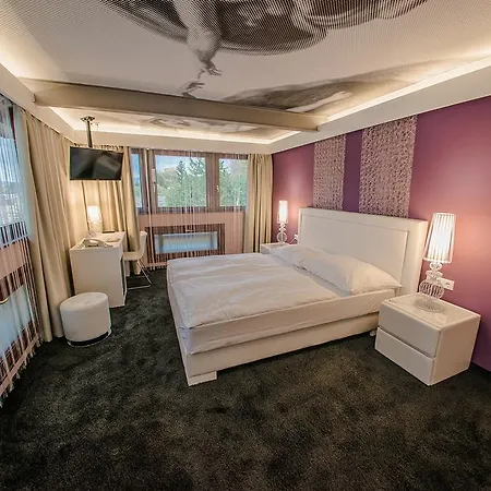 Kristaly Imperial Hotel Tata