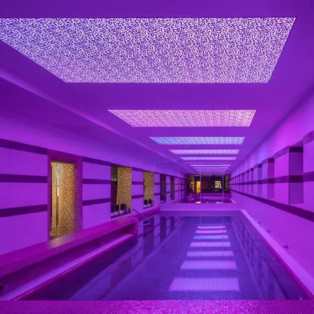 Kristaly Imperial Hotel Tata