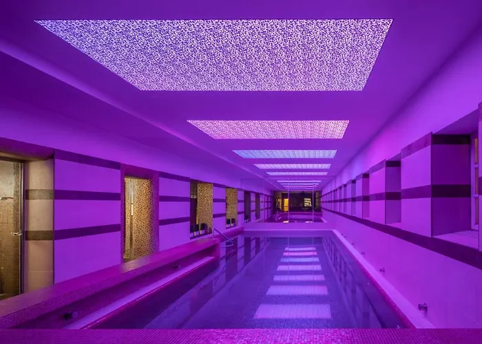 Kristaly Imperial Hotel Tata