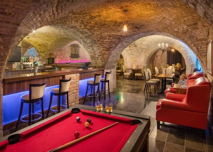 Kristaly Imperial Hotel Tata